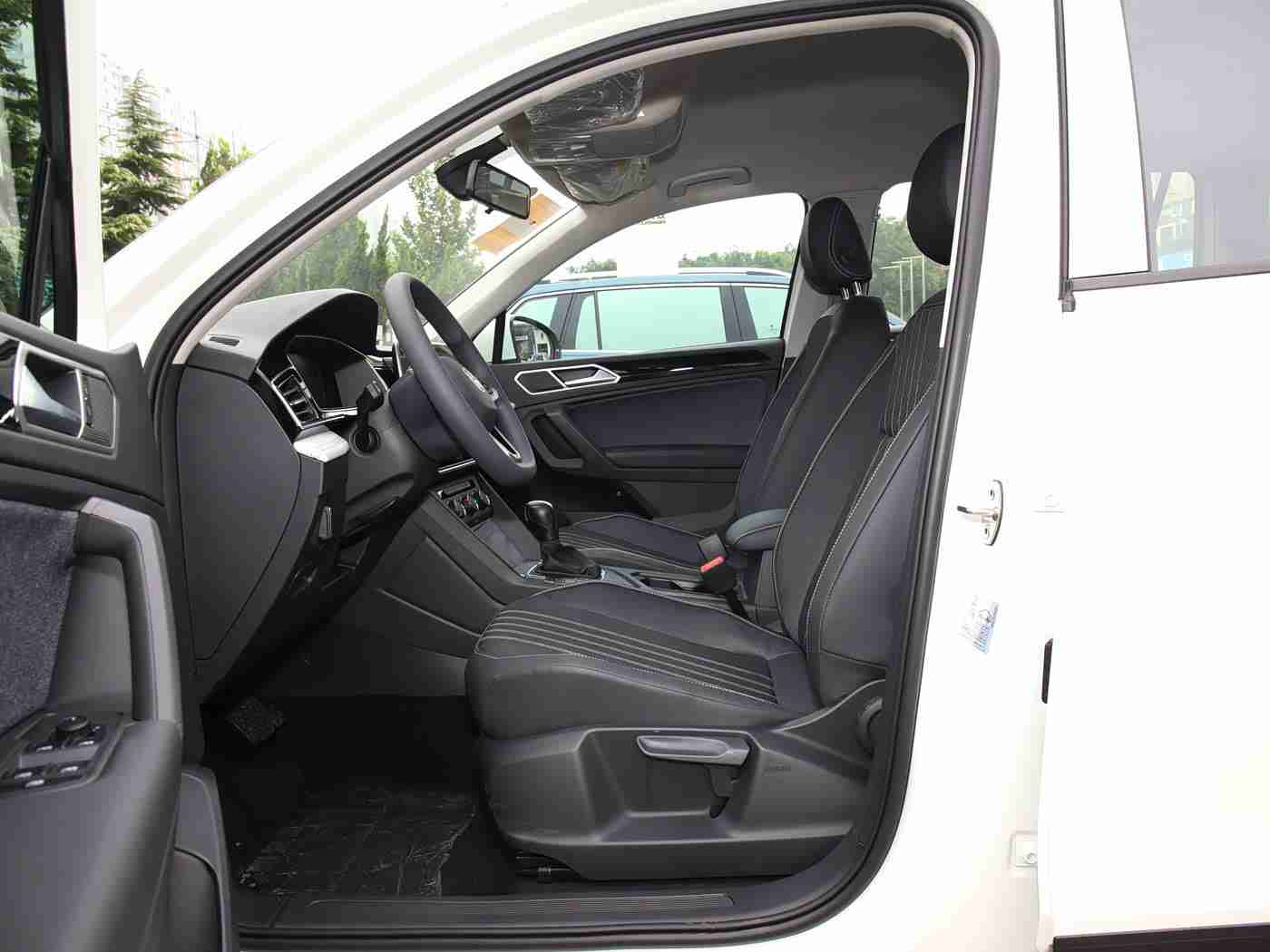 黄应用,智能驾驶先锋，黄牌系统助力汽车安全新篇章，引领出行革命-1