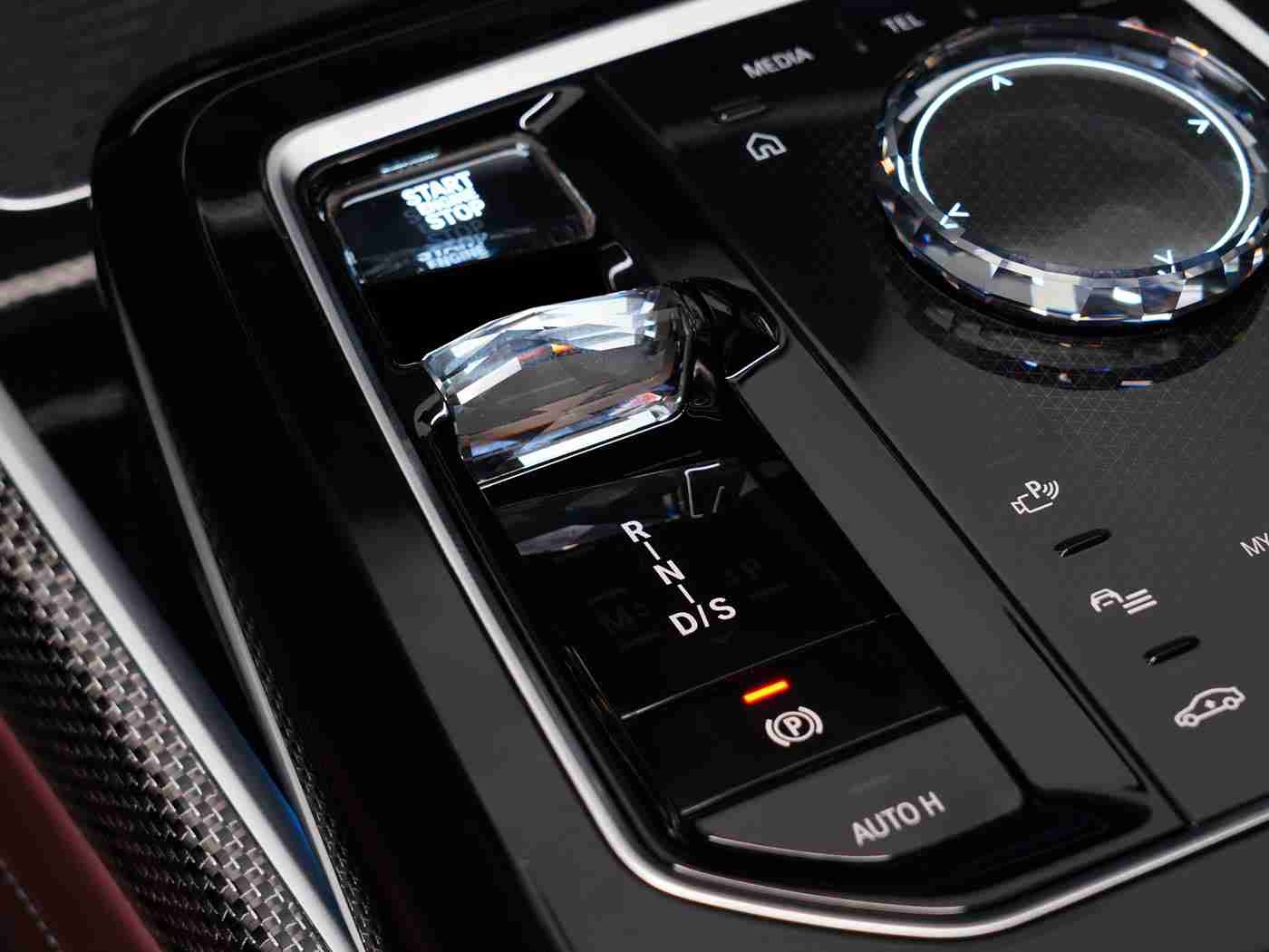 阿娇陈冠希露双奶头被删视频,新能源汽车销量飙升，阿娇陈冠希露乳视频引发热议，汽车行业与娱乐圈事件聚焦-2