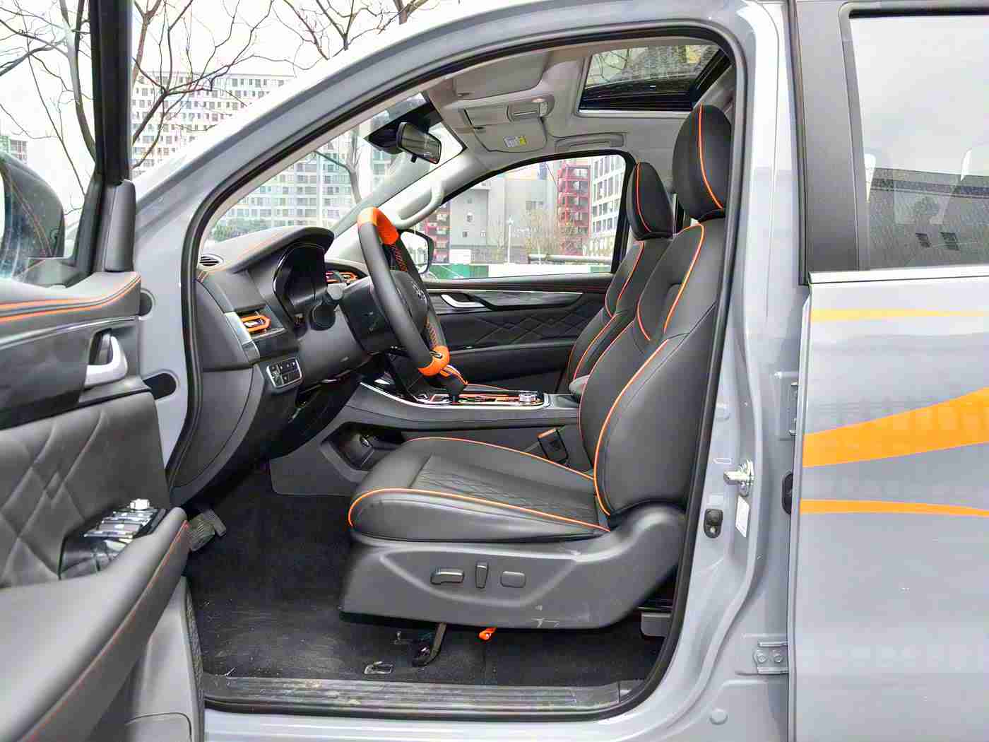 亚洲人毛茸茸,动感曲线绘未来，东方魅力领航全球汽车新风尚-2