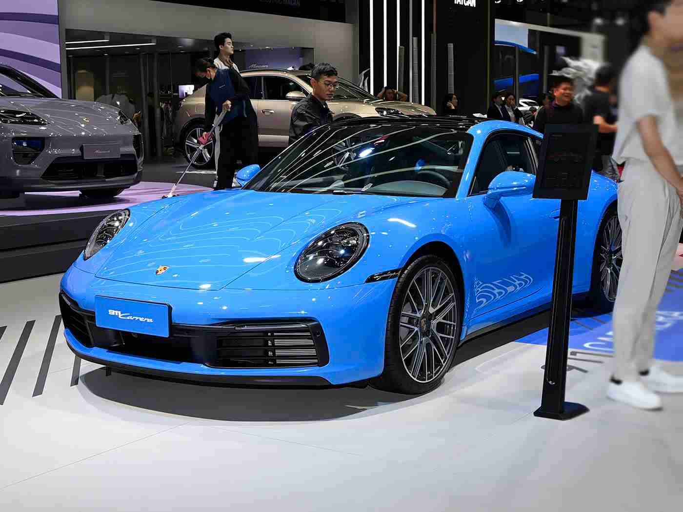 裸体美女视频软件,汽车安全新突破：神秘应用助力驾驶者安全出行-3