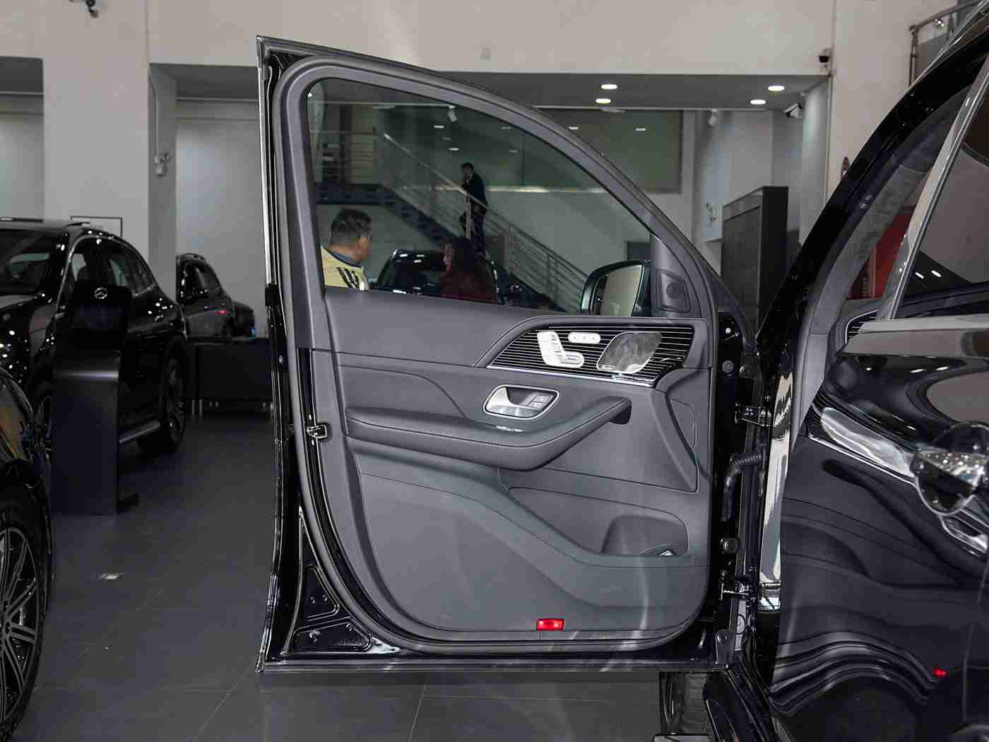 黄色软件入口,智能驾驶新潮流：引领汽车安全与环保的未来科技系统受热捧-3