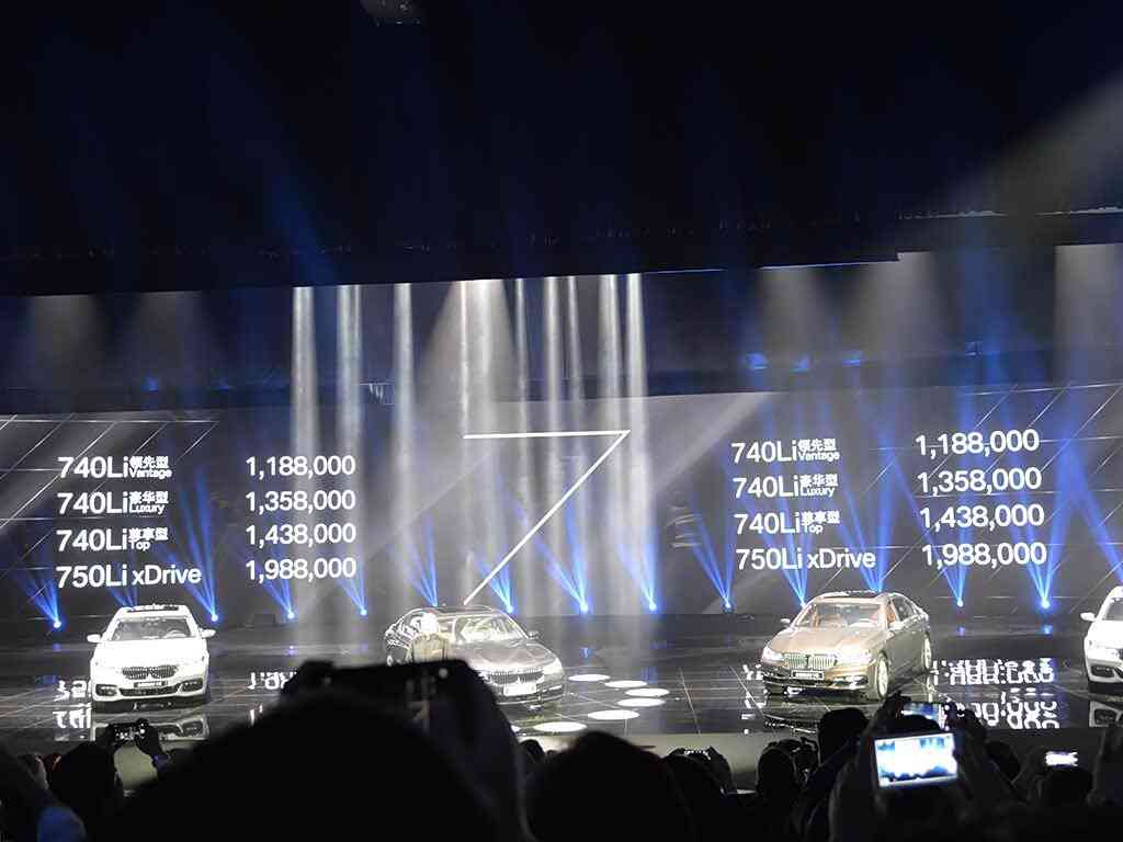 蜜桃成人av,汽车界新宠：融合性感活力，引领潮流的跨界设计车型，成为消费者生活新宠-1