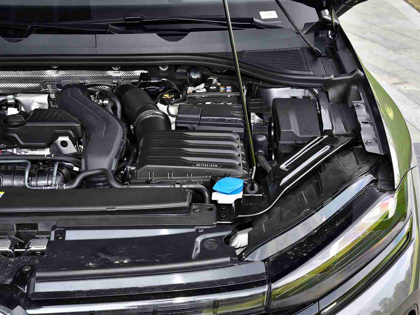 黑人 娇小 亚洲 硬,“时尚娇小显个性，动力强劲保安全——全新车型引领汽车市场潮流”-2