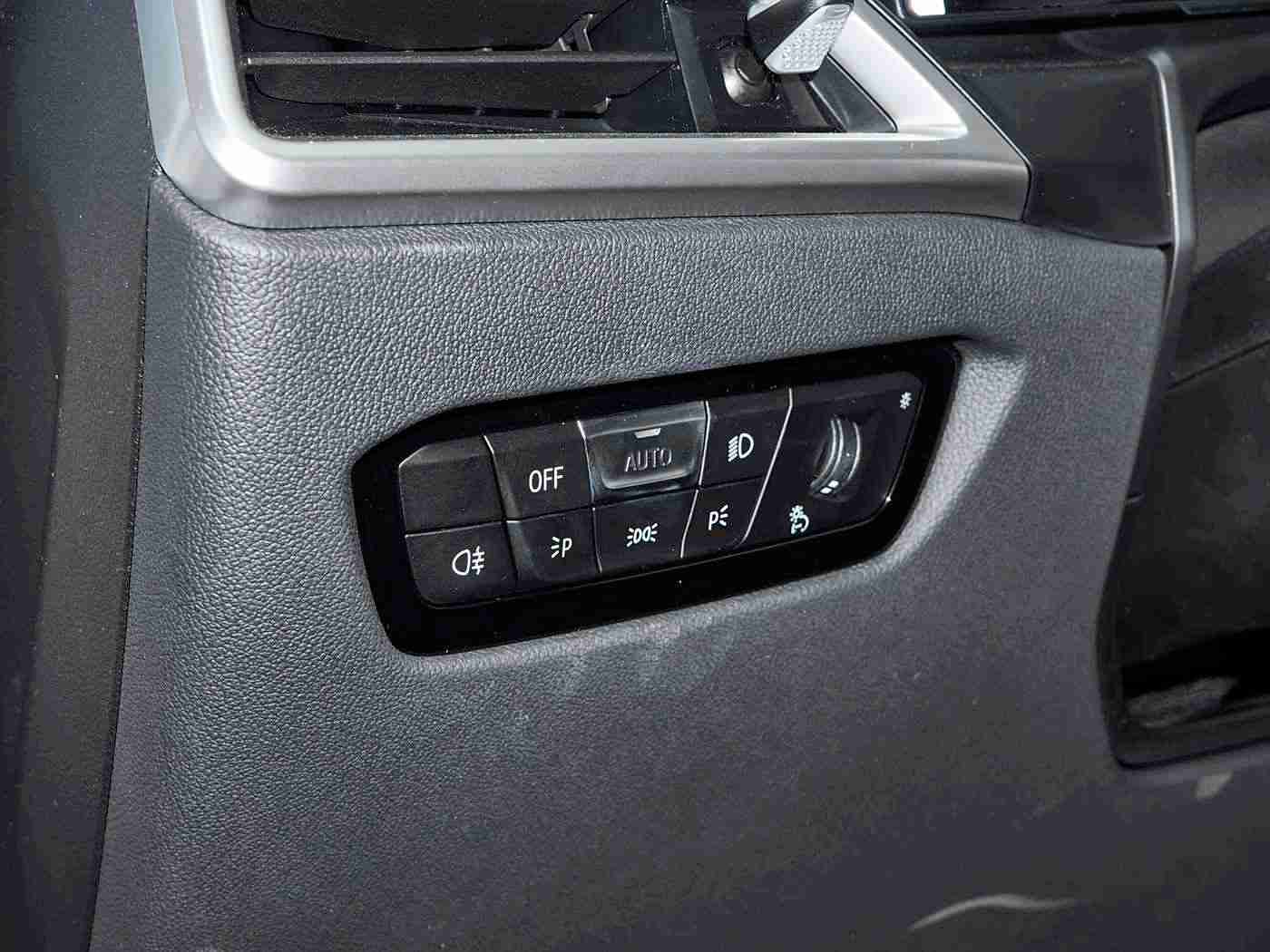 天天射天天干,全新SUV惊艳亮相：匠心设计、强劲动力、智能科技，彰显我国汽车工业实力-1