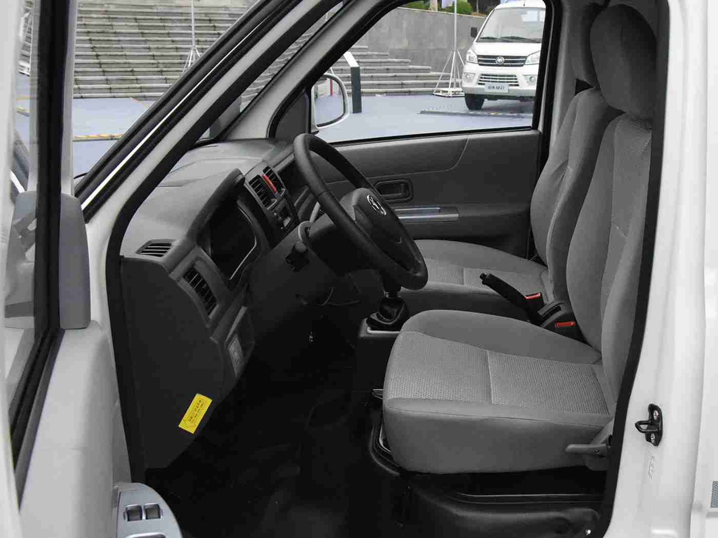 两个人看的www,科技领航，时尚驱动——潮流先锋新车型震撼登场-3