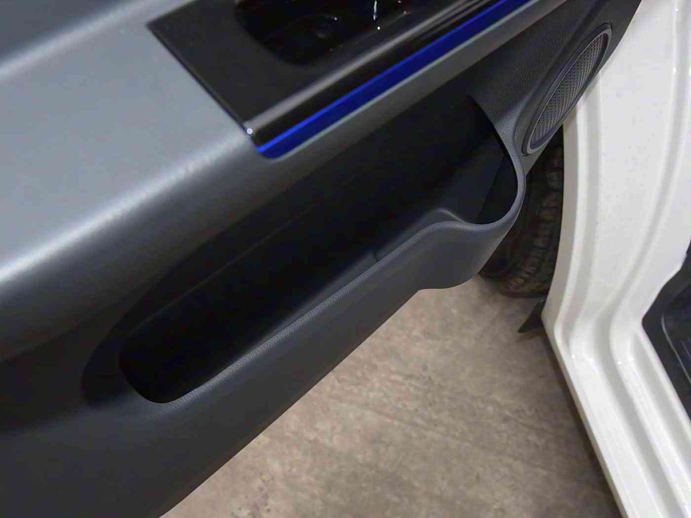 真人     fe性,“深入解析：汽车市场新宠，真人FE性车型引领驾驶体验革新，性能与人性完美融合”-1