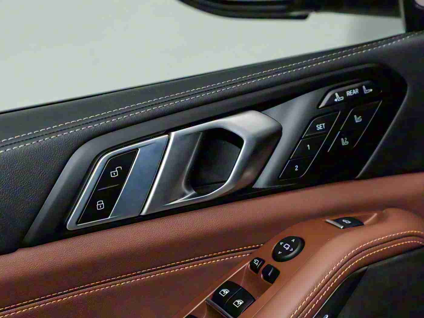 18摸软件下载,智能驾驶新伙伴，18摸助力汽车行业升级变革-1