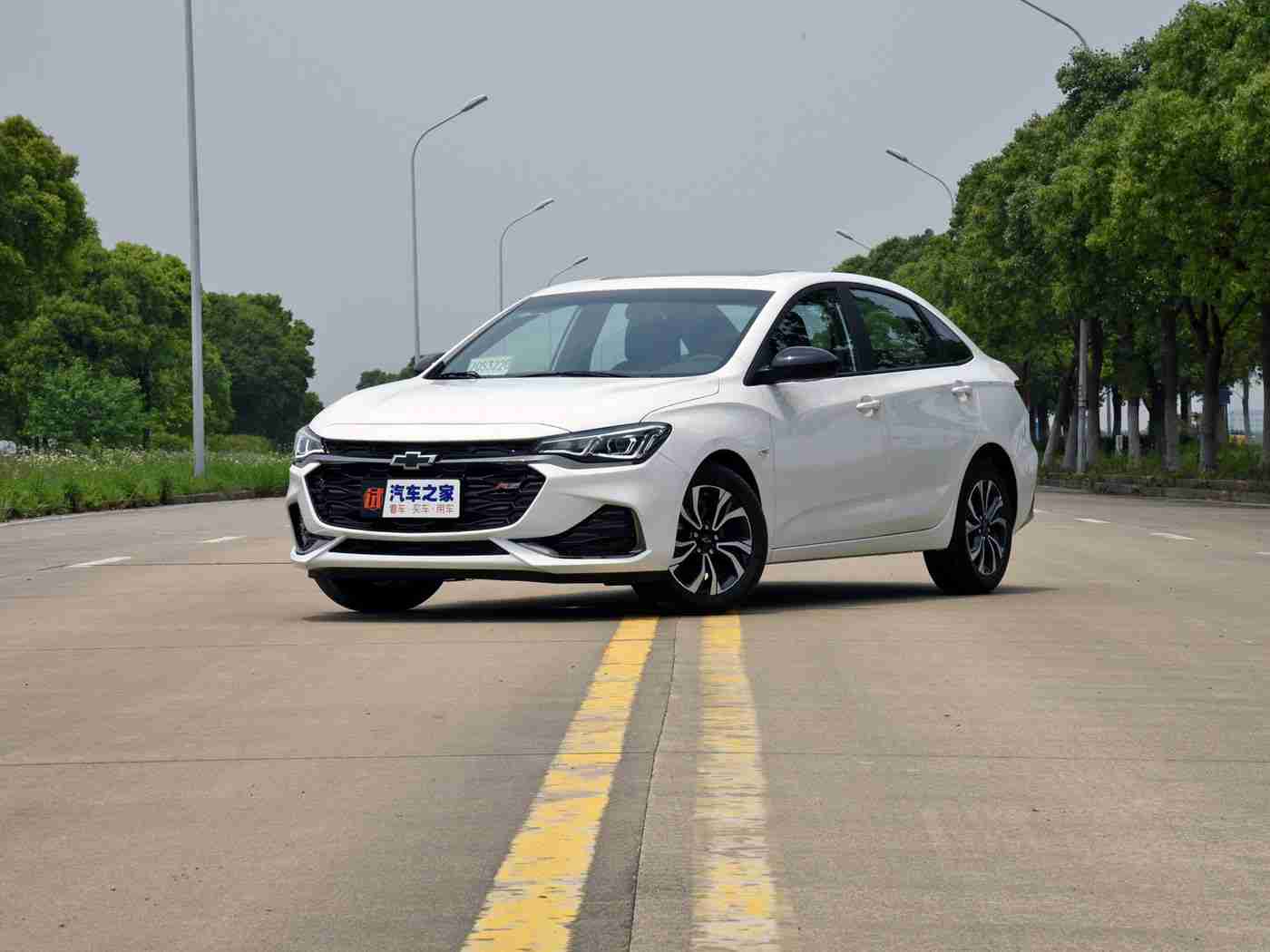 被女同桌调教成袜奴脚奴,“调教脚感至上,智能豪华驾驭新潮流”-1