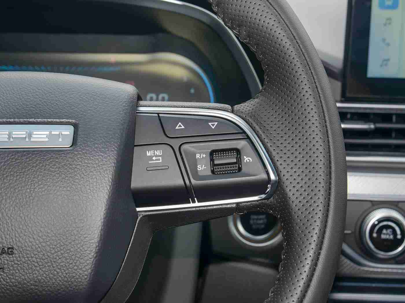 国精产品一区二区,新能源汽车领航，传统汽车升级，国精产品引领中国汽车产业新篇章-1