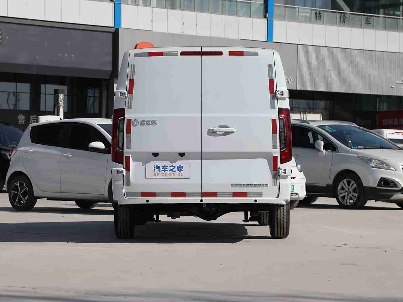 十大禁用APP,驾驶安全警钟敲响:揭秘驾驶中严令禁用的十大手机APP-1