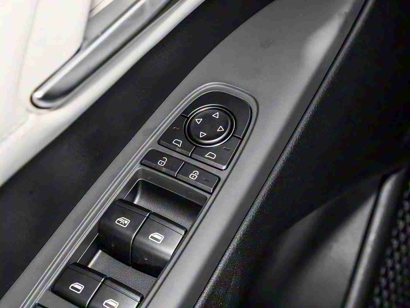 黄色软件下载3.3.3,汽车新宠亮相：多功能智能软件助驾，畅享舒适驾驶新体验-2