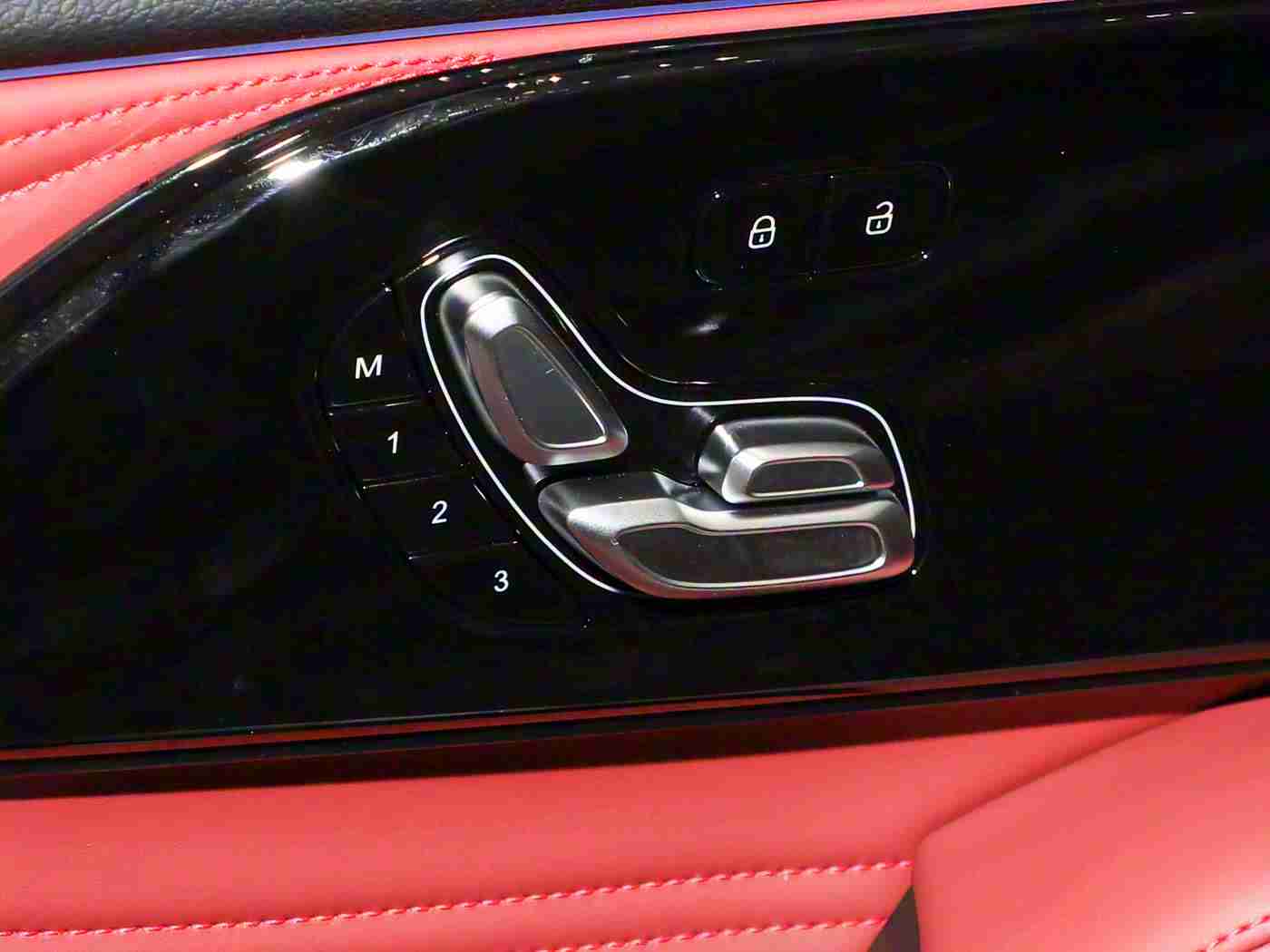 黄色软件免费下载3.0,汽车驾驶新体验：智能导航、车况监控，免费软件助力行车安全-1