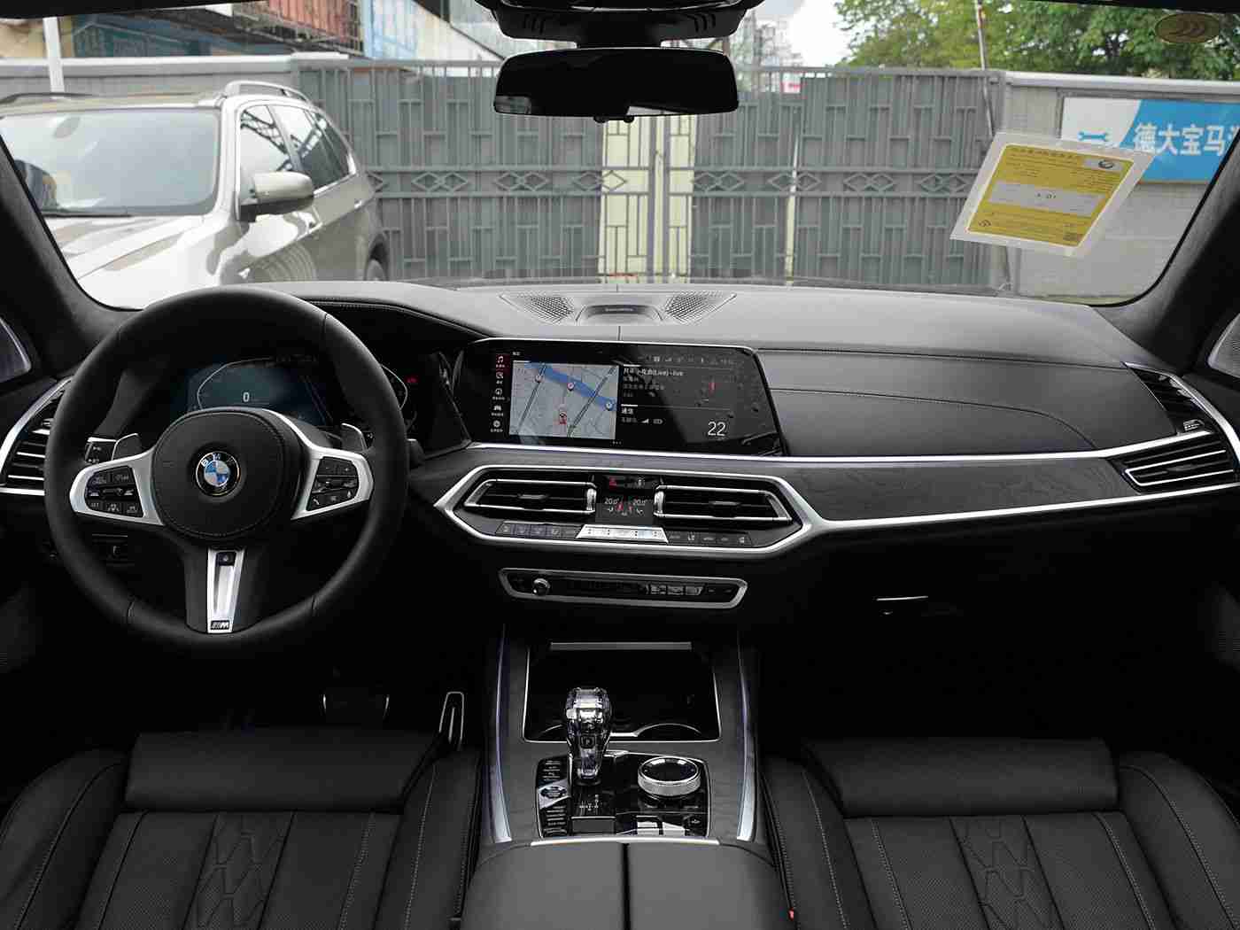 商务旅行中戴绿色帽子的女老板同行台词,绿色慧眼领航，创新思维驱动汽车未来-3