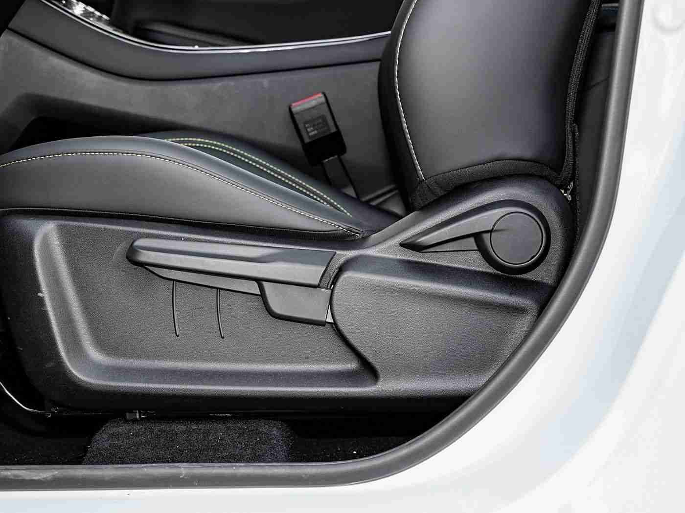 成人AV国产,未来潮流,尊享驾驭——国产新锐,安全智能,性价比领航-2