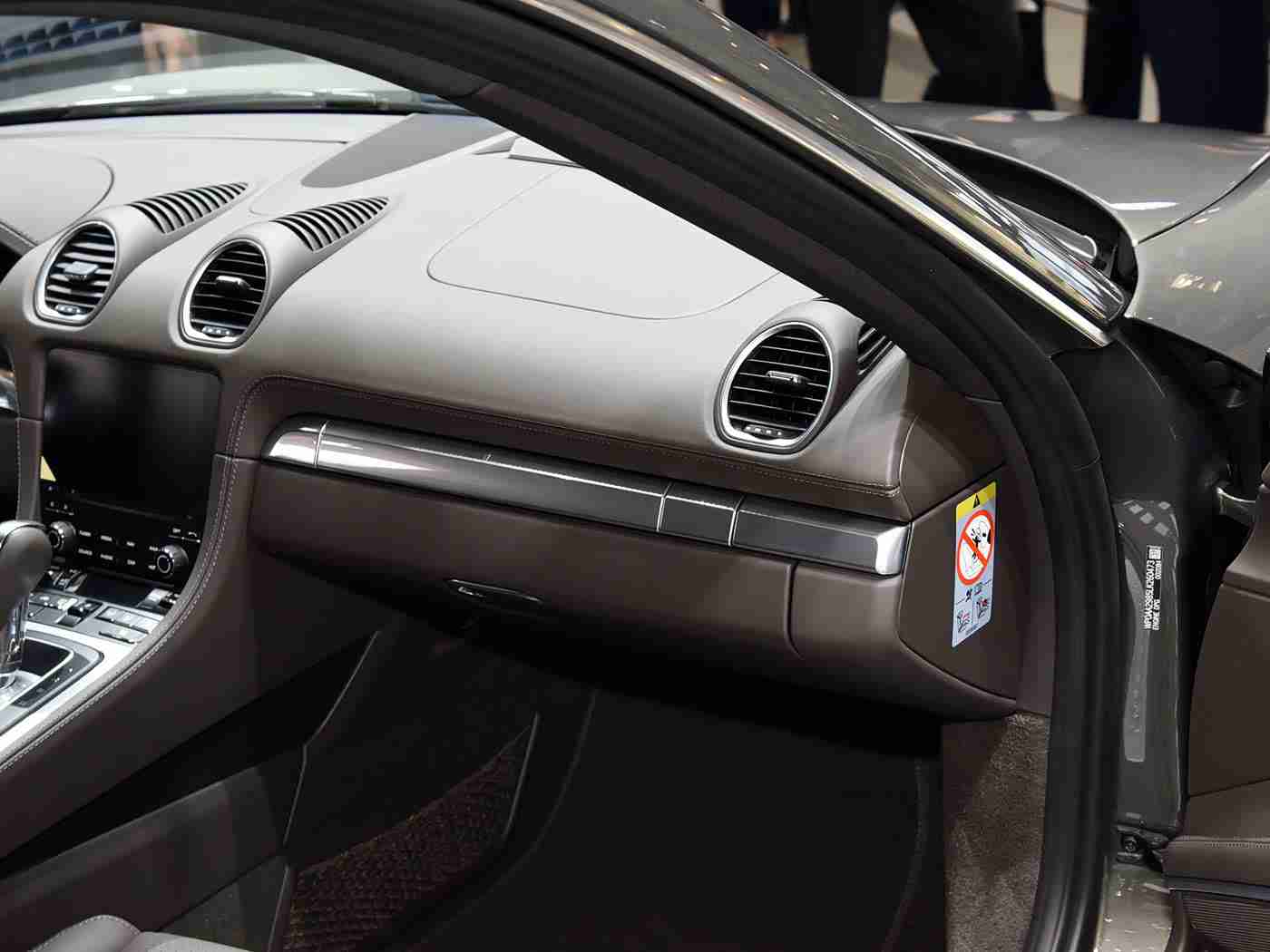 美女脱衣服视频软件,智能潮涌,创新领航——汽车未来新篇章-2