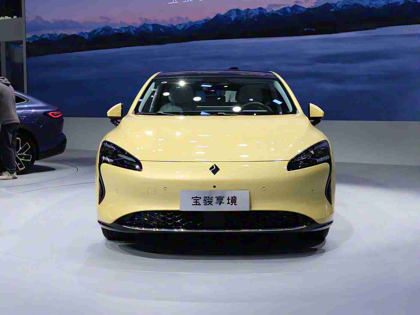 国产超级AV,国产新锐轿跑惊艳亮相：高效动力、独特设计，8-12万性价比之选-2