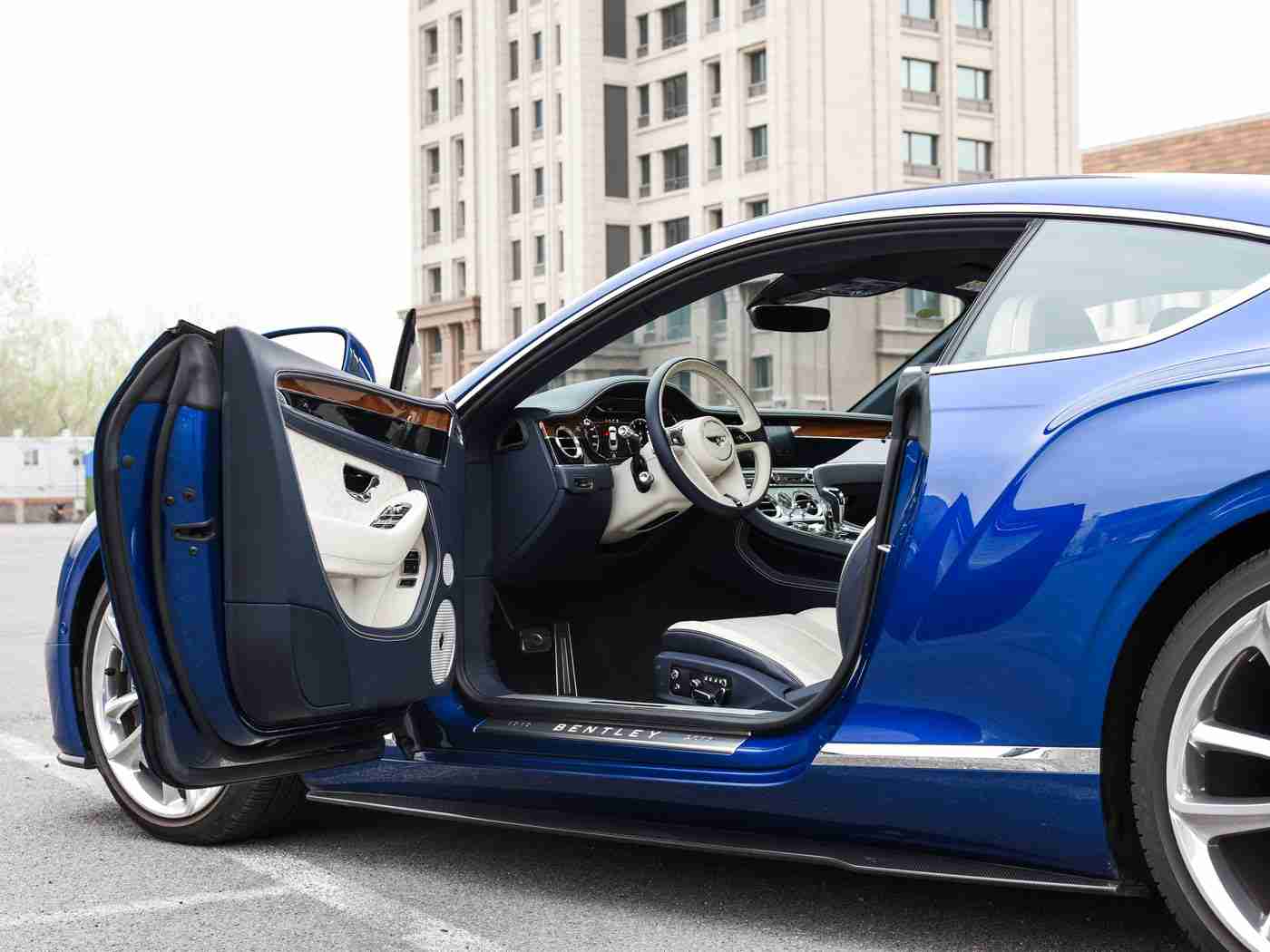 挠脚心+折磨+抹油,汽车保养革新,三步到位,焕新驾驭体验-3