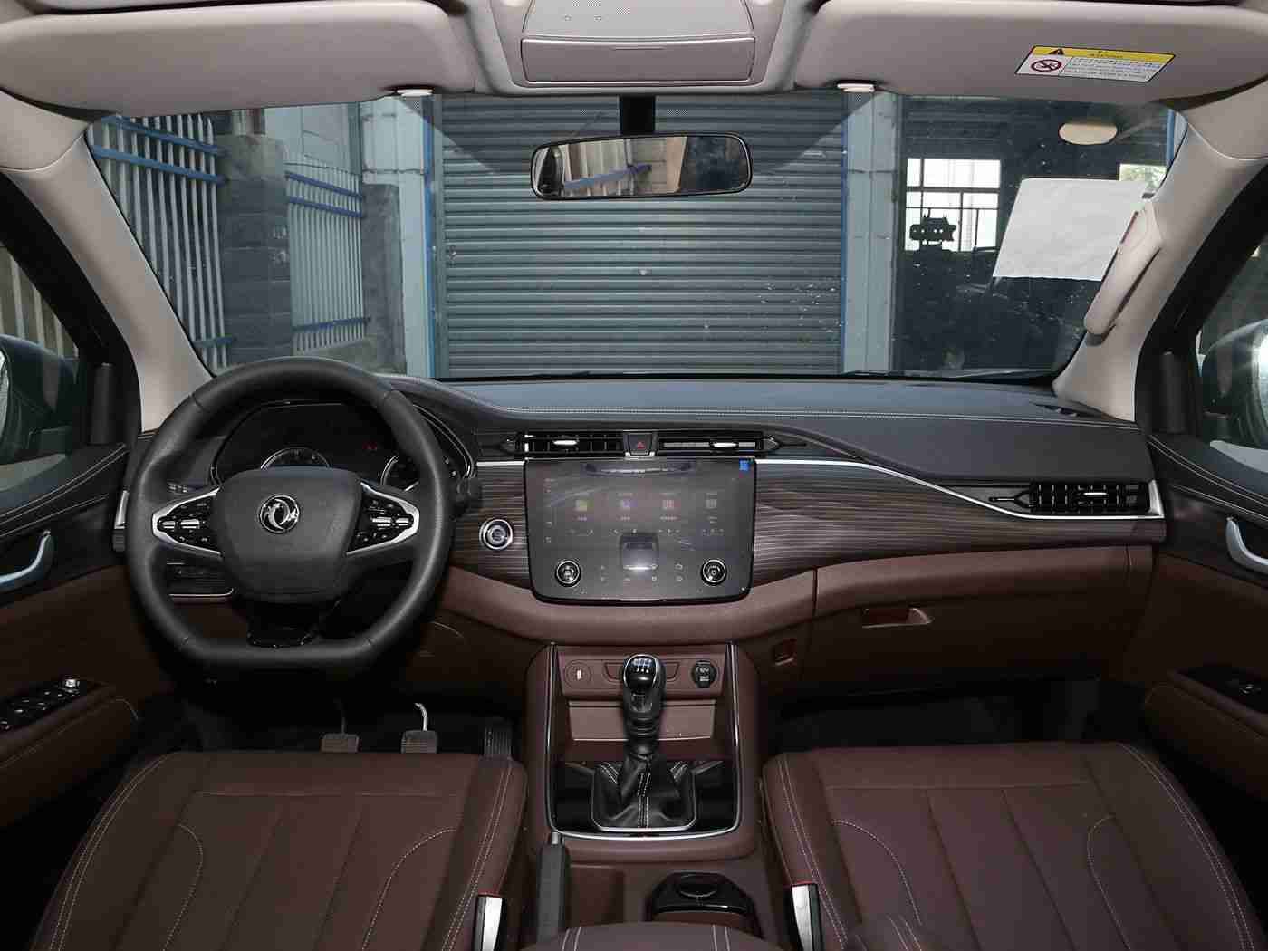 男人用机机桶女人,“时尚潮流新宠，“机机桶”汽车惊艳亮相，引领汽车消费新风尚”-1