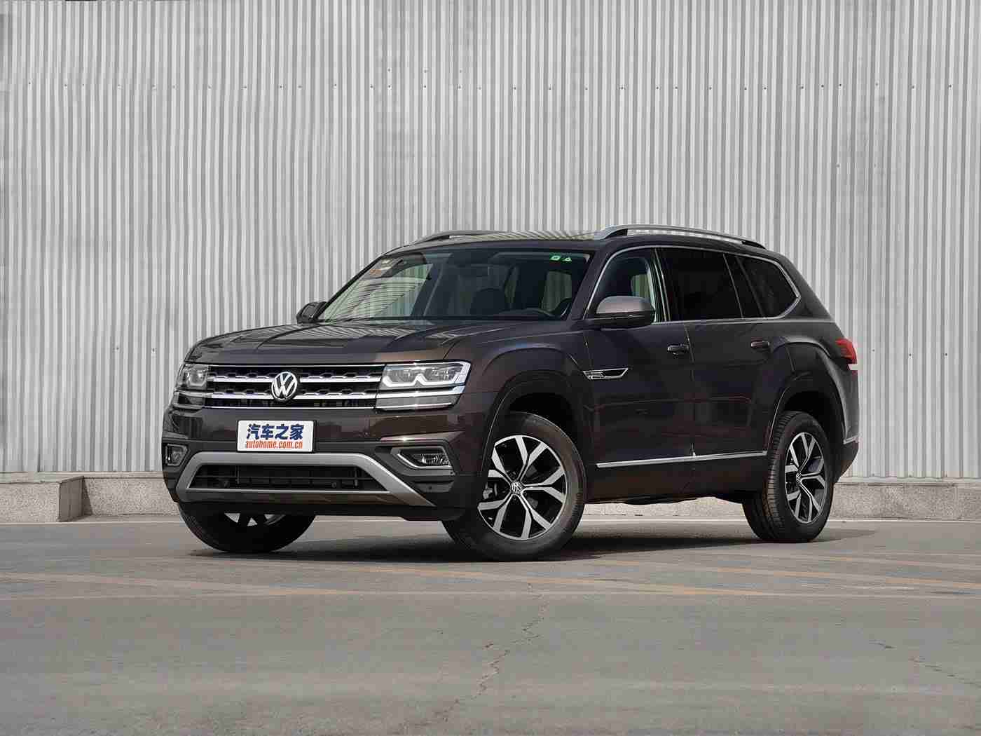 未满十八岁网站,特斯拉Model Y领衔，四大爆款新车亮相，引领科技时尚潮流，满足年轻消费需求-3