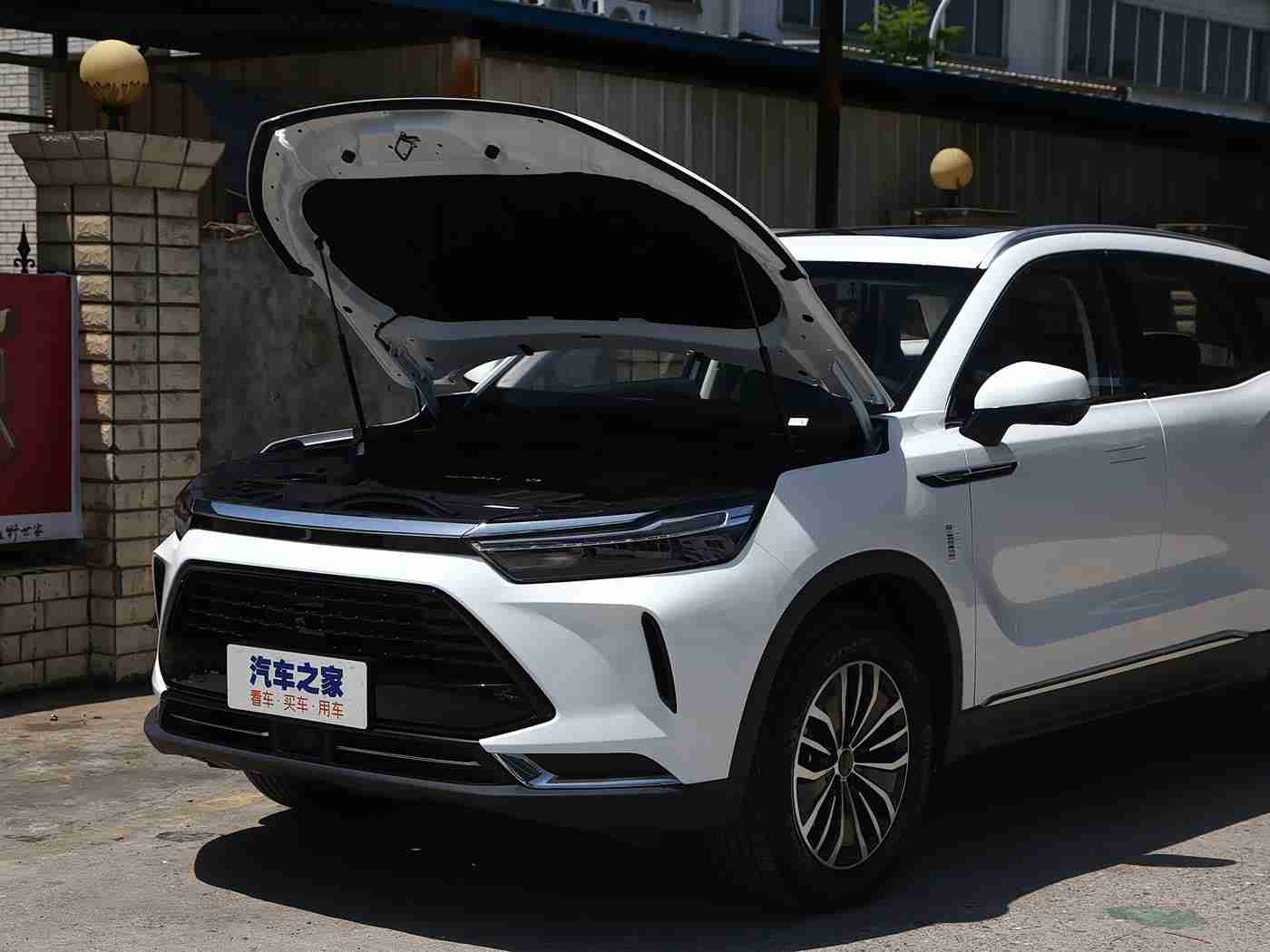 www黄色,全新力作引燃车市，豪华智能SUV震撼上市，万元级配置惊艳登场-1