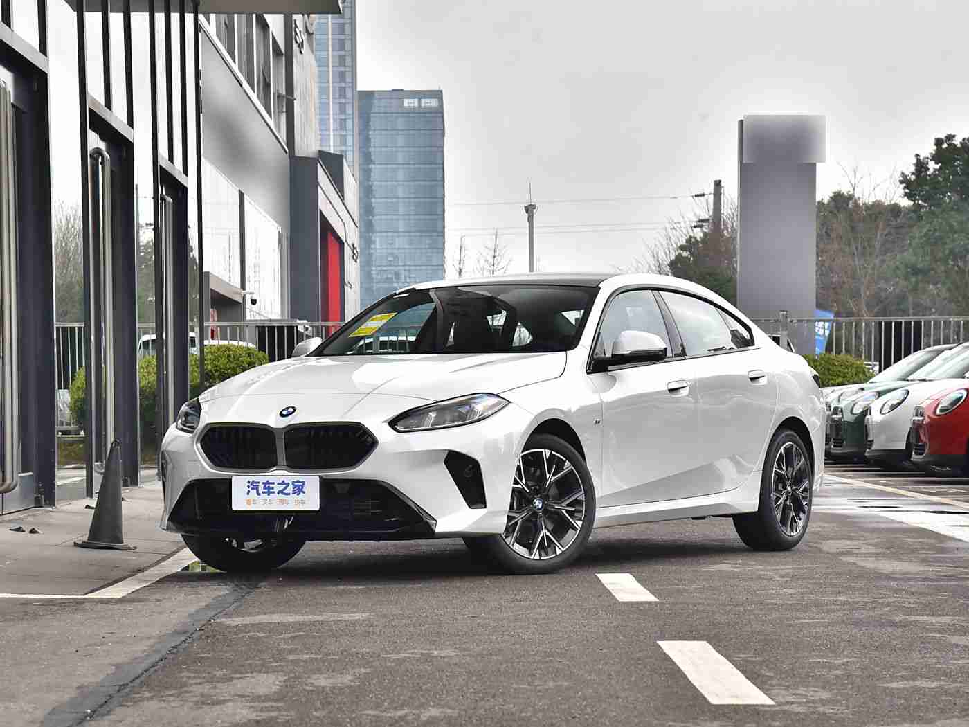 不要播放器的av,“匠心独运，视觉盛宴：新纯电动SUV引领未来驾驶潮流，科技与时尚的完美融合”-1