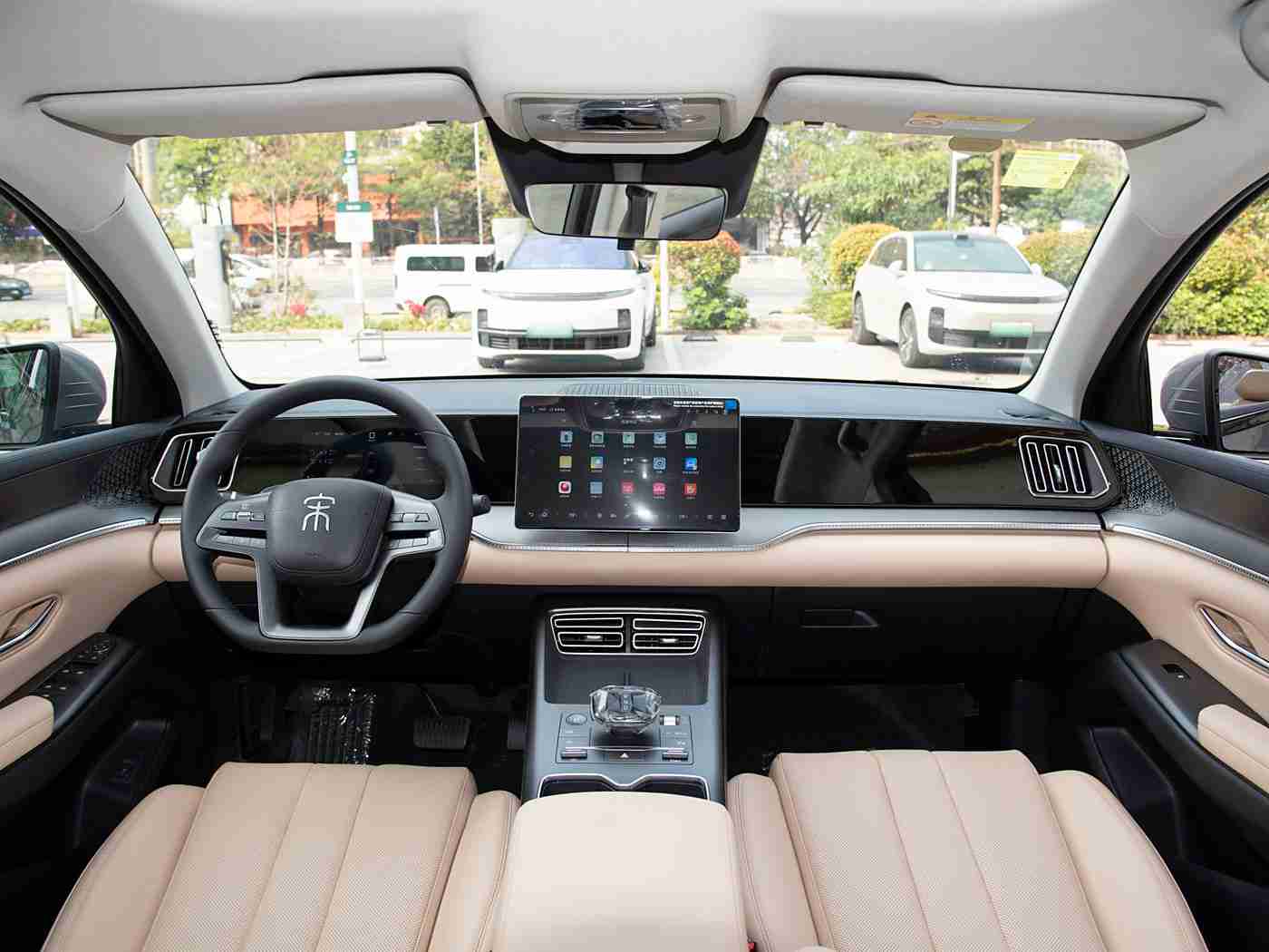 朋友两口子约我3p,“体验温馨之旅：夫妻邀友共赏SUV，开启难忘汽车体验之旅”-1