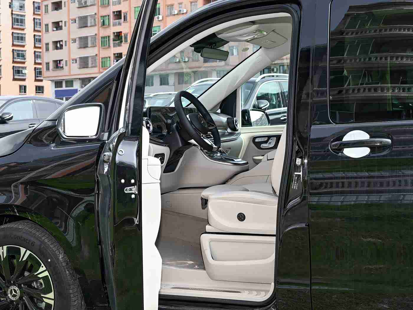 美女不穿衣服APP,科技新潮助力汽车营销，“美女社交平台”开启行业互动新篇章-3