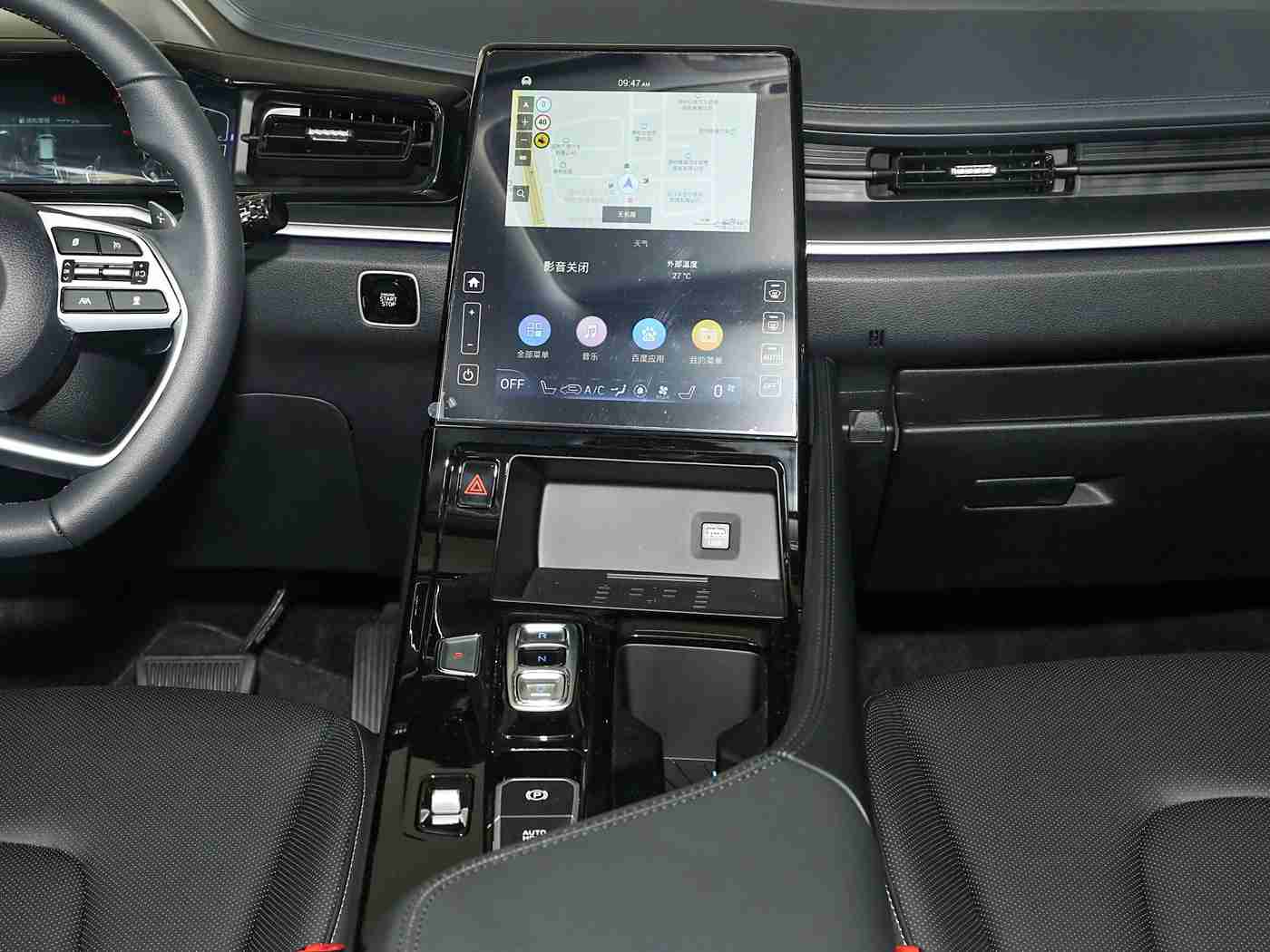 娇妻主动迎合3p,引领SUV新潮流：全新车型以优雅外观与卓越性能颠覆传统驾驶体验-1