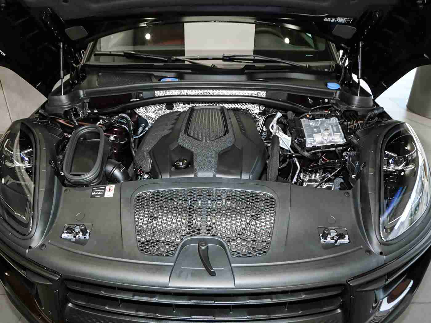 人妻三级,时尚设计+卓越性能，“人妻三级”车型引领市场潮流-3