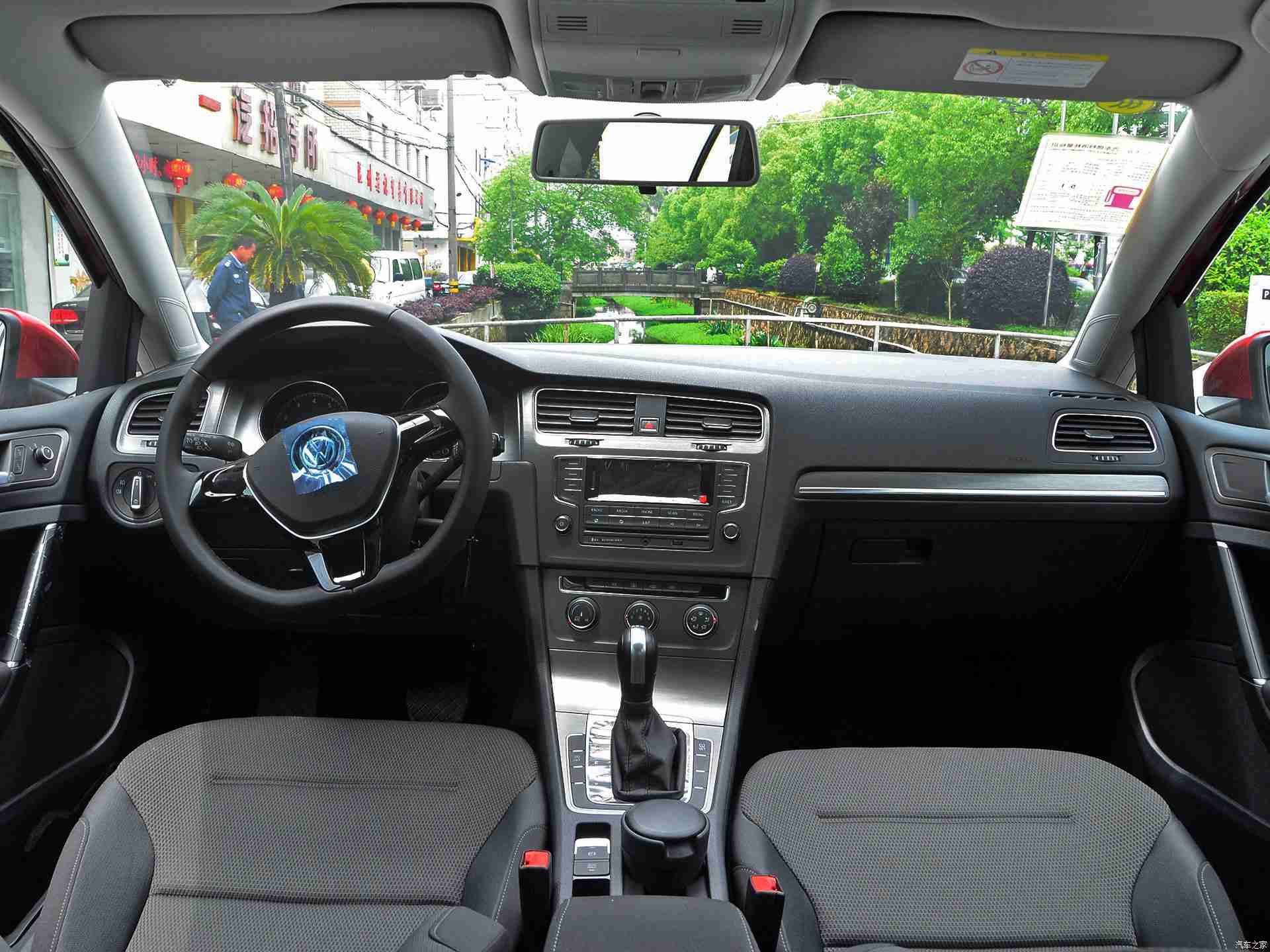 404黄色软件,智能驾驶安全风波：404软件事件引发行业深度反思，车企加码保障安全稳定性-3