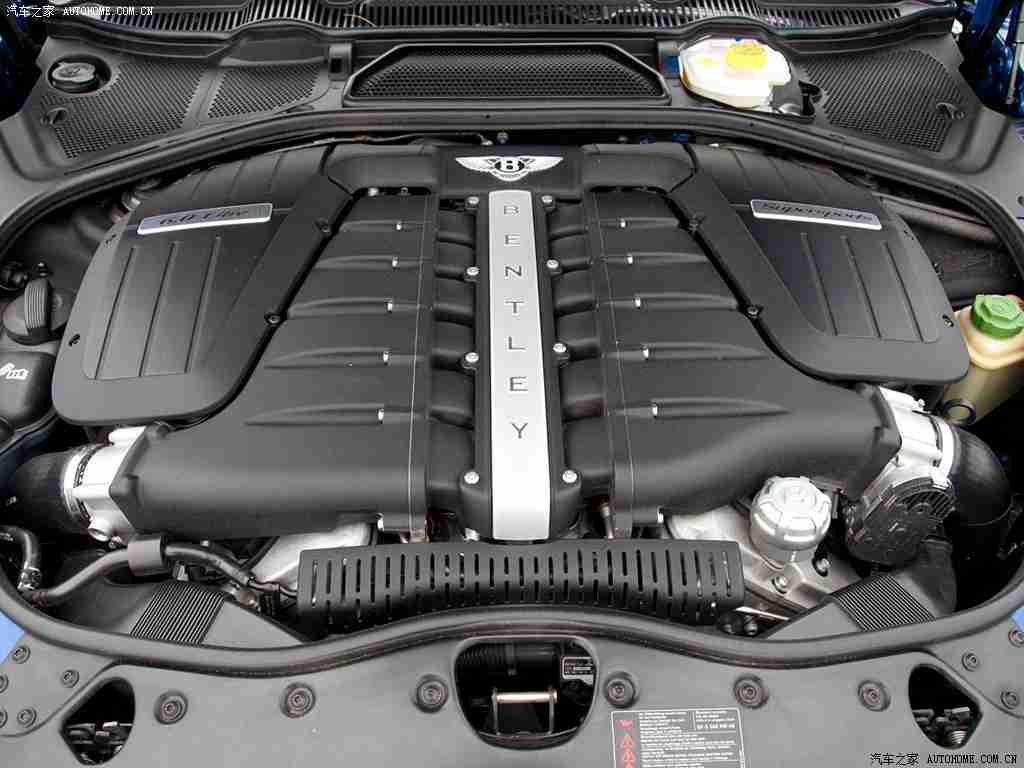 男女打扑克剧烈运动,汽车竞技新风尚：驾驶技巧与团队协作的双重挑战，感受速度与激情的魅力-1