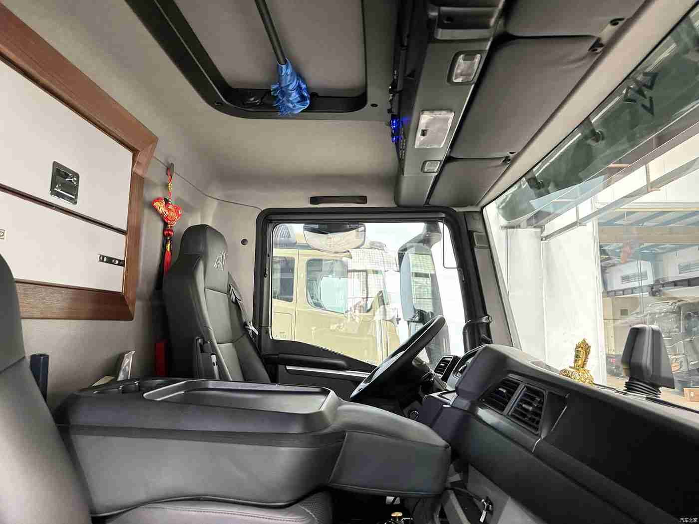 黄软件网站下载3.0.3免费,汽车管理软件黄软件3.0.3版本升级，智能导航健康管理语音助手，免费下载体验科技便捷-3