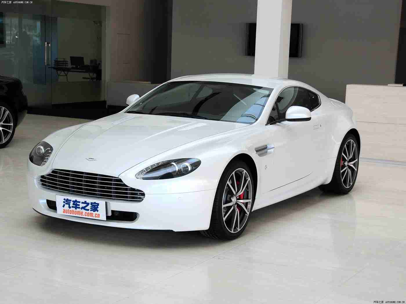 AV黑人,新能源汽车AV黑人惊艳亮相，引领智能环保出行新潮流-1