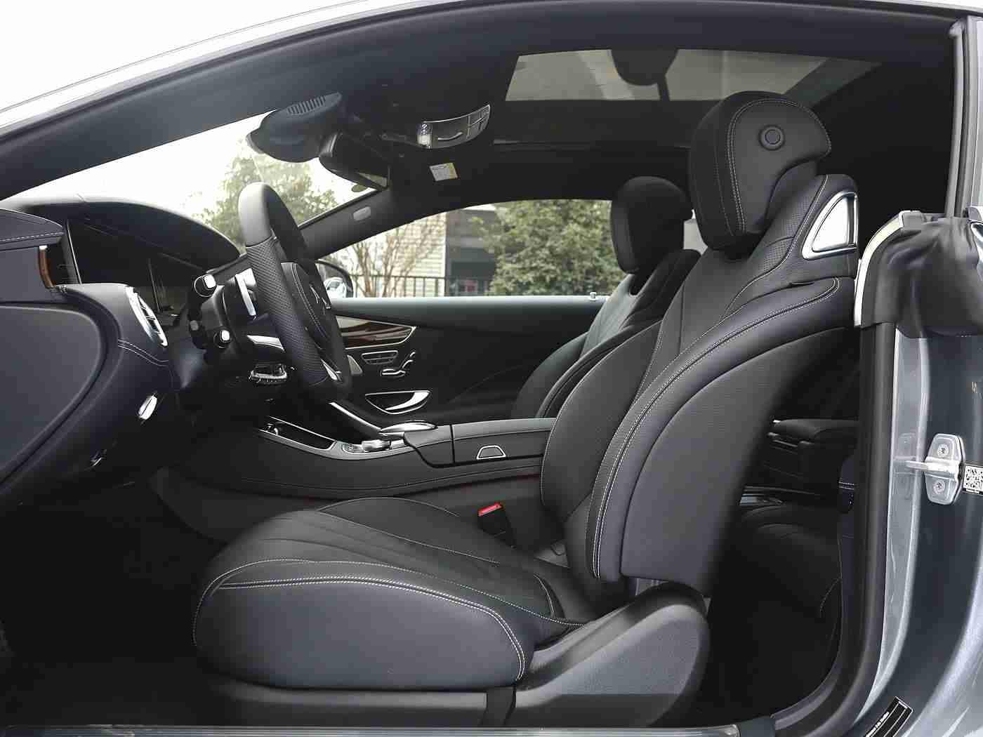 女生不穿衣服软件,时尚导航新潮流，智能语音助安全，汽车驾驶体验大升级-4