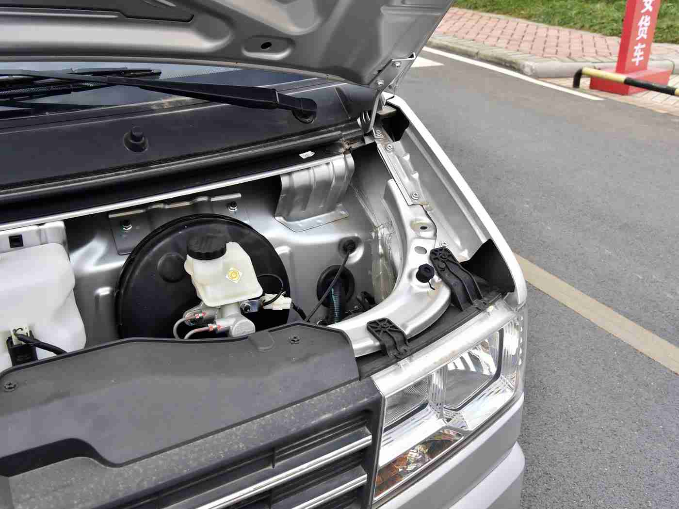 黄色软件免费下载,汽车行业新挑战:车载系统安全与免费软件隐患,共筑安全驾驶环境-2