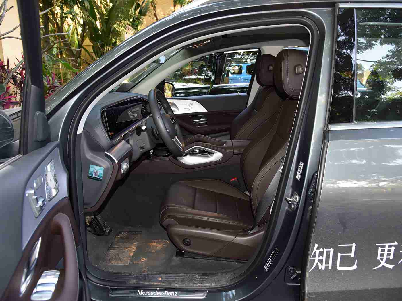 夫妻三人行老婆的心路历程,家庭幸福新选择：揭秘妻子选购汽车的心路历程与智慧-3