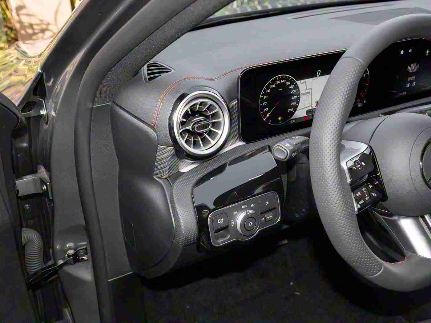 淫秽软件下载,智能汽车安全升级：警惕非法软件威胁，车主如何守护行车安全？-4