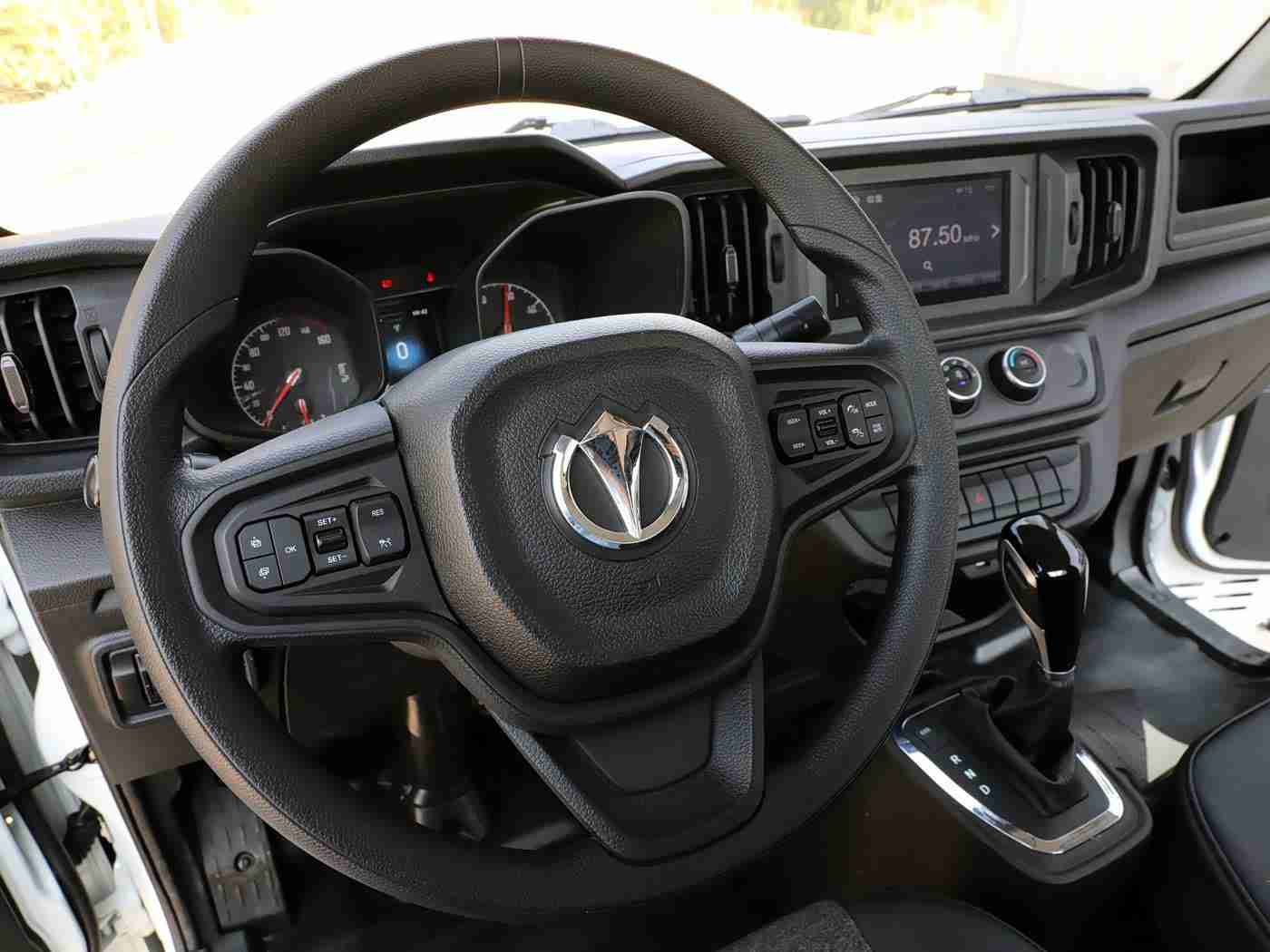 男生和女生打扑克差差差,男女购车差异明显，汽车企业精准营销策略待升级-1