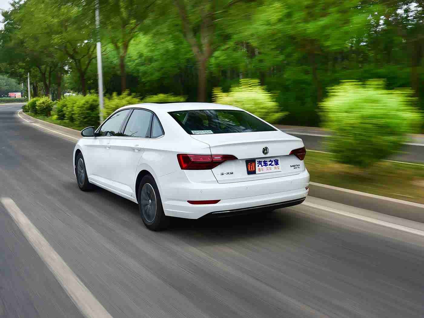 裸体美女应用,数字化浪潮下，汽车个性化定制与智能科技并行发展，引领未来出行新潮流-1