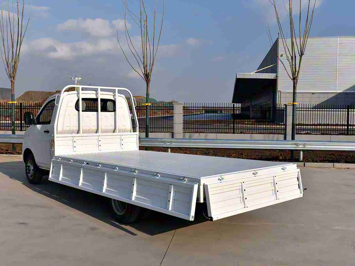 双人床上打扑克,汽车新宠来袭：床上游戏机打造家庭欢乐时光-3