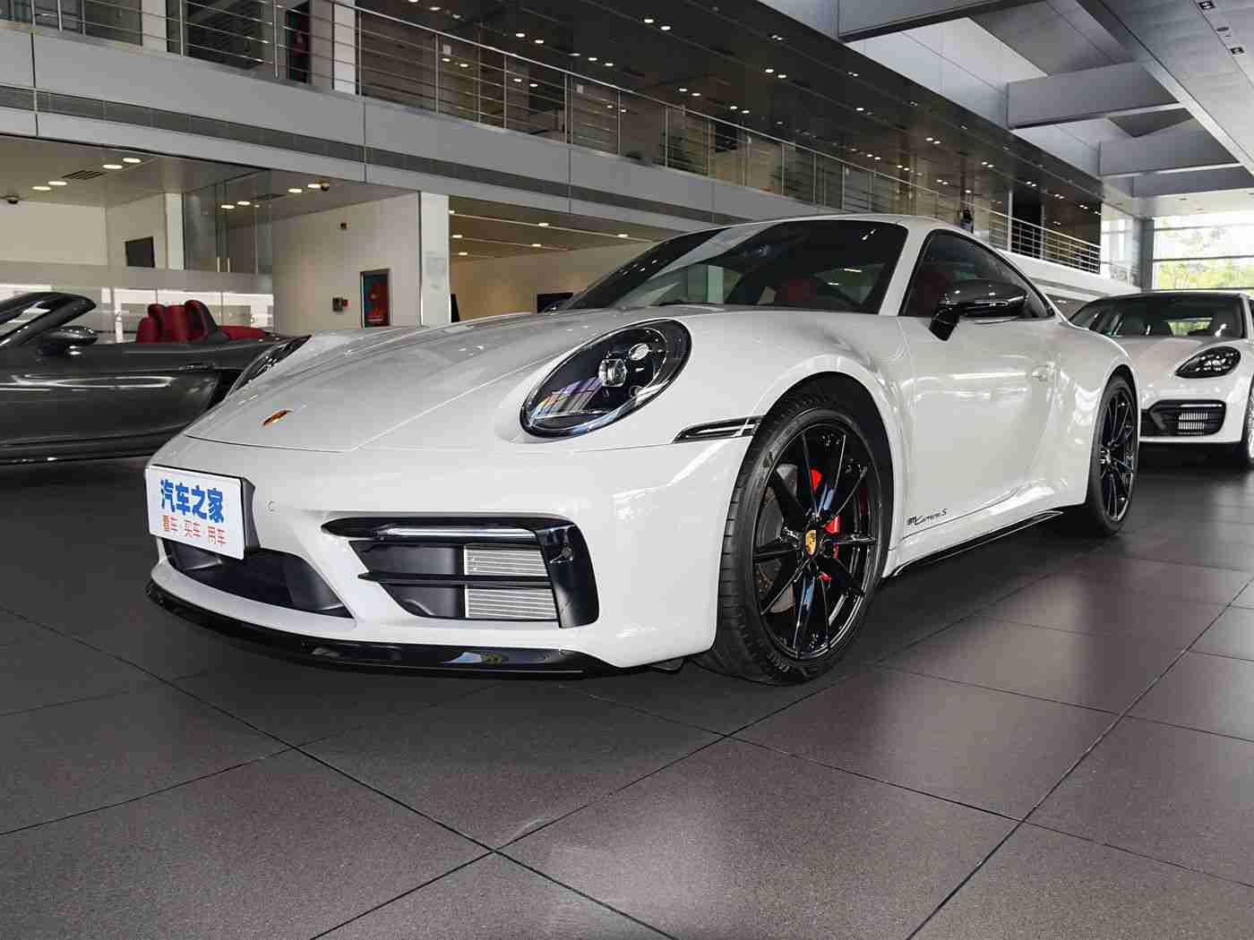 黄色破解版,色彩破界，个性启程——引领潮流的时尚座驾-2