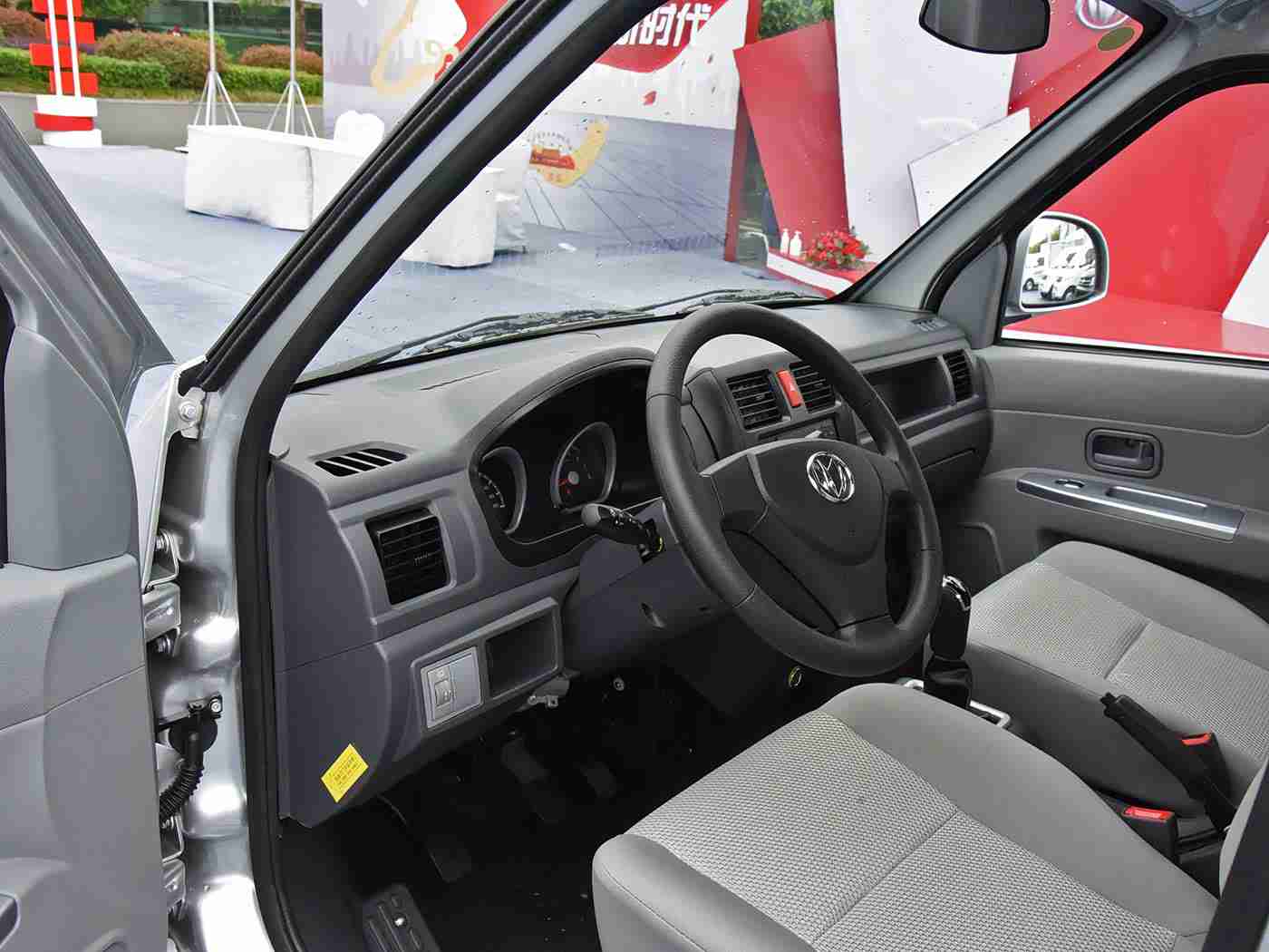 原神女角色被红绳束手束脚封住嘴巴图片最新,“红绳封喉”概念车惊艳亮相：独特设计，科技环保，未来出行新潮流-4