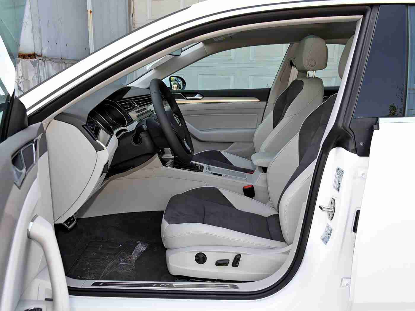 艳女,风华绝代，驰骋未来——智能驾驭新篇章-2