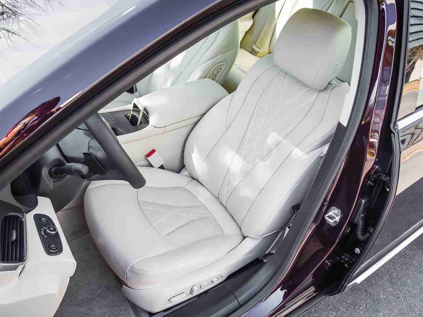 男生和女生一起查查查带疼痛的东西正常,“人性关怀与创新科技并重，全新车型引领驾驶新体验：男女皆宜，环保节能，一车多面满足您！”-1