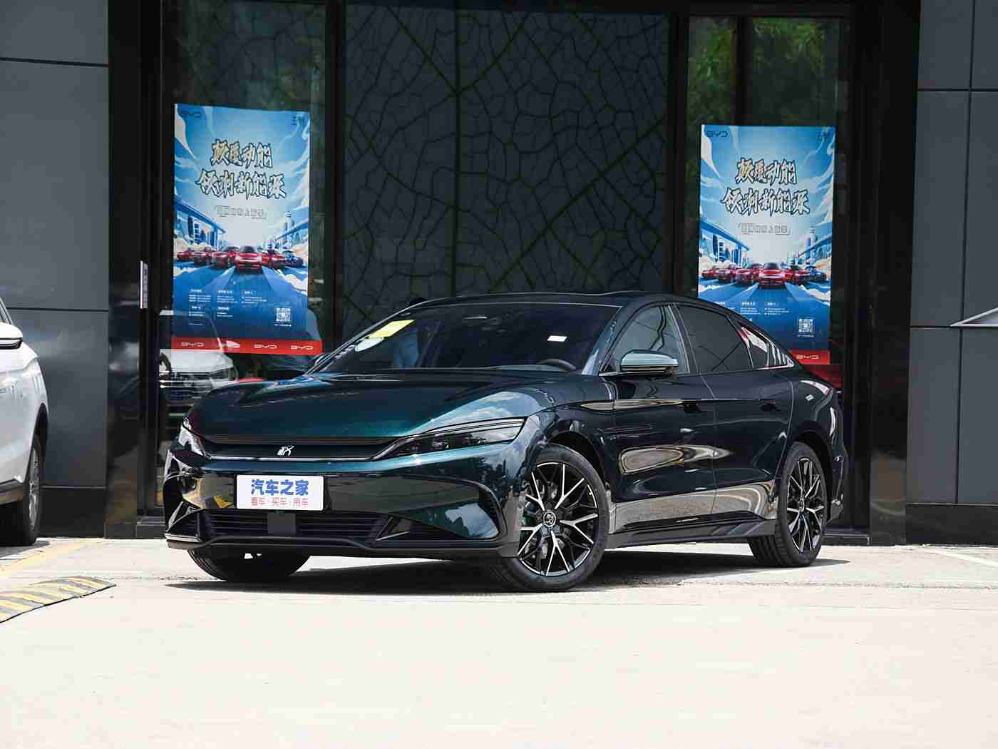 色多多成人版,创新潮头领航,豪华舒适新宠——揭秘未来汽车潮流先锋-1