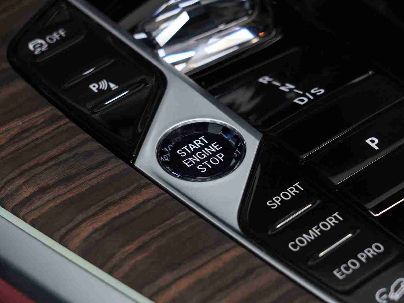 好_色_先_生丅V,全新车型亮相:独特魅力与卓越性能,"好色先生丅V"成汽车界焦点-1