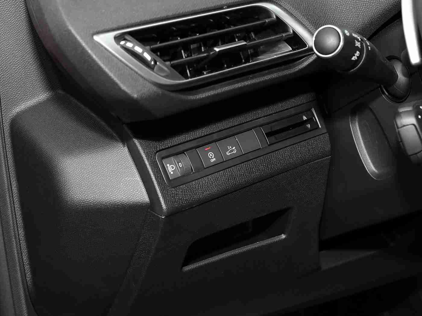 黄色WWW,新能源汽车续航新突破：无线充电技术引领未来出行变革-2