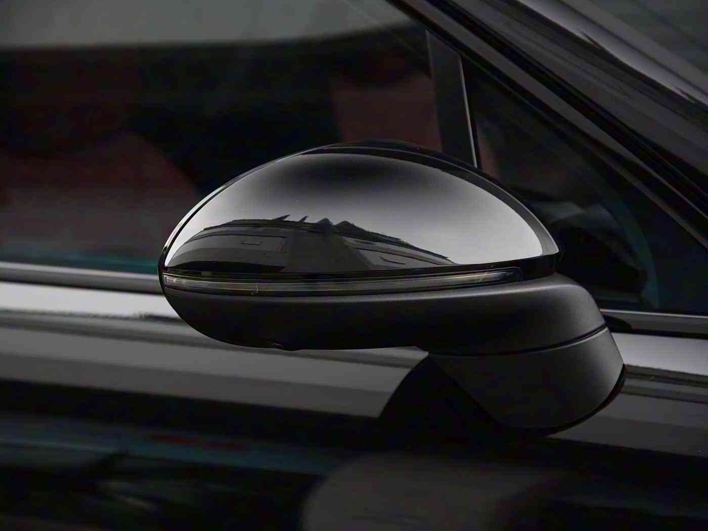 按摩师扯掉奶罩揉吮奶头,车展按摩师不雅事件冲击新车发布，品牌承诺加强管理保障观众安全-2