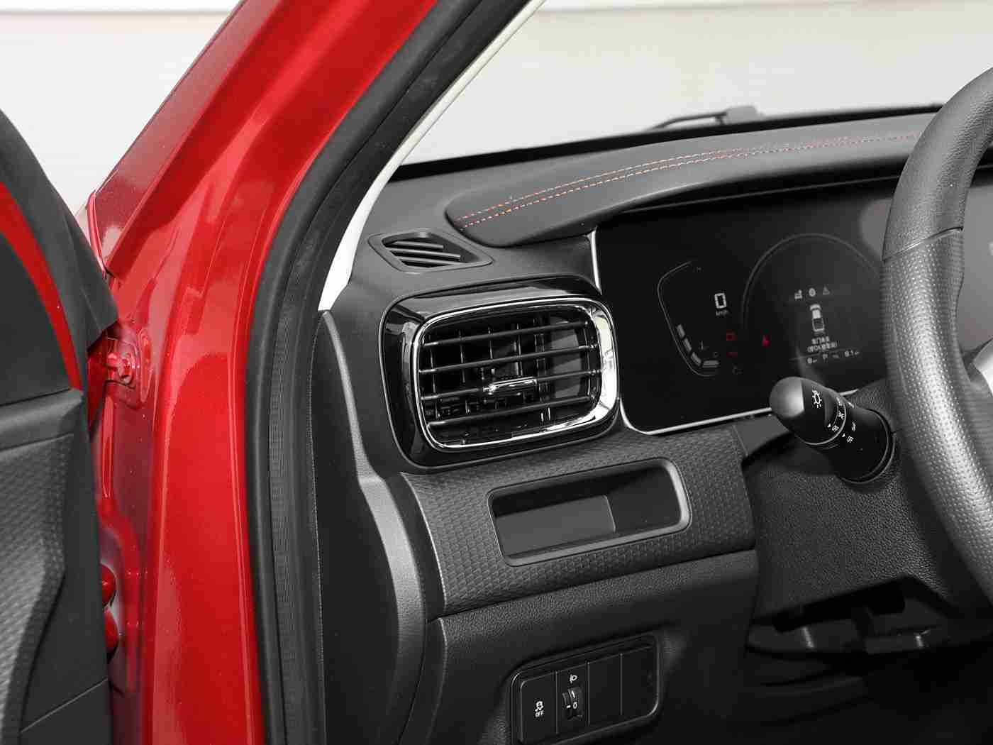 成人黄色应用,汽车智能革命下的安全护航：车企多管齐下守护用户隐私与安全-4