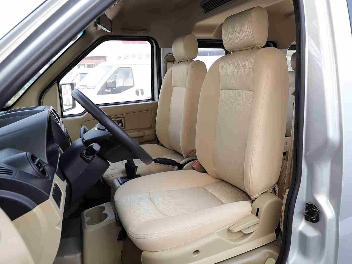 黄色应用下载3.0.3,科技赋能，车生活焕新——汽车资讯管家，驾驶无忧新体验-1